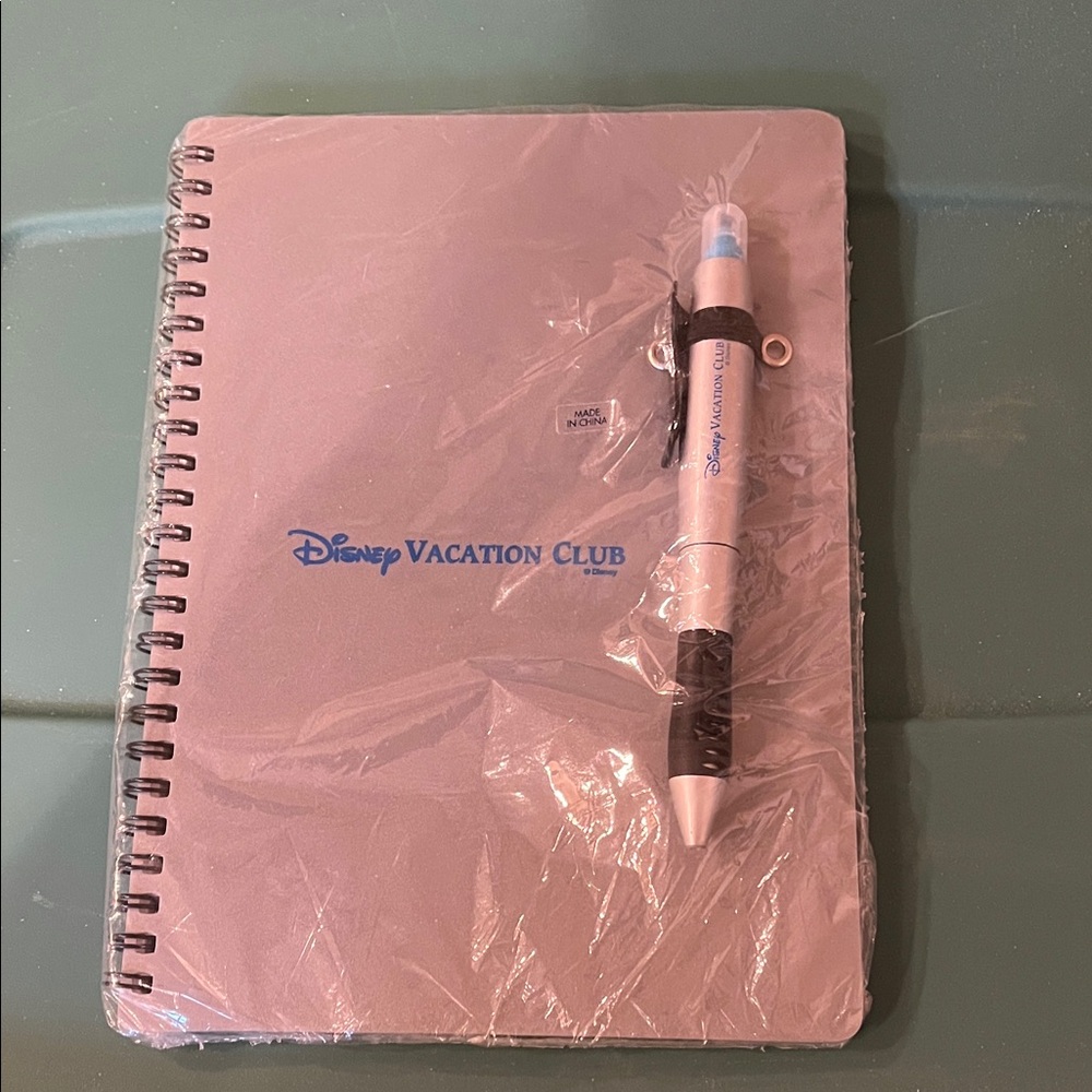 Disney Vacation Club assorted items - Picture 2 of 4